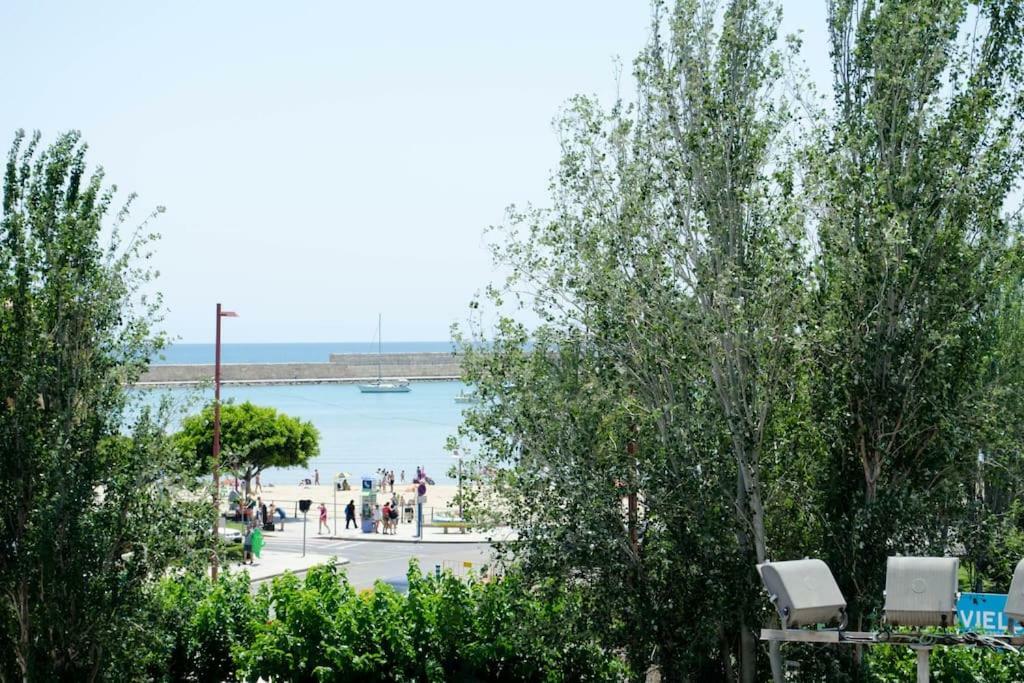 Primera Linea En Playa Sur. Plaza Constitucion Peniscola Luaran gambar